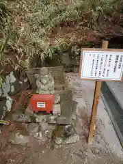 日光二荒山神社中宮祠の像