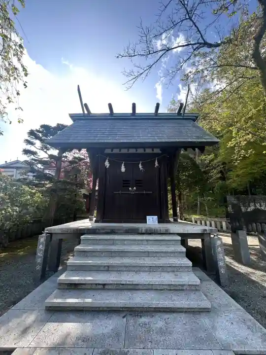 須走護國神社の{uncategorized: "未分類", other: "その他", undefined: "問題あり", building: "その他建物", grave: "お墓", sacred_gate: "鳥居", guardian: "狛犬", statue: "像", buddha: "仏像", history: "歴史", nature: "自然", garden: "庭園", animal: "動物", pagoda: "塔", temizu: "手水舎", mountain_gate: "山門・神門", sanctuary: "本殿・本堂", subordinate: "末社・摂社", art: "芸術", scenery: "景色", jizo: "地蔵", ema: "絵馬", goshuin: "御朱印", omikuji: "おみくじ", items: "授与品その他", amulet: "お守り", goshuincho: "御朱印帳", eats: "食事", festival: "お祭り", votive_dance: "神楽", shichigosan: "七五三参", wedding: "結婚式", experience: "体験その他", initially: "初詣", around: "周辺", anti_infection: "感染症対策"}