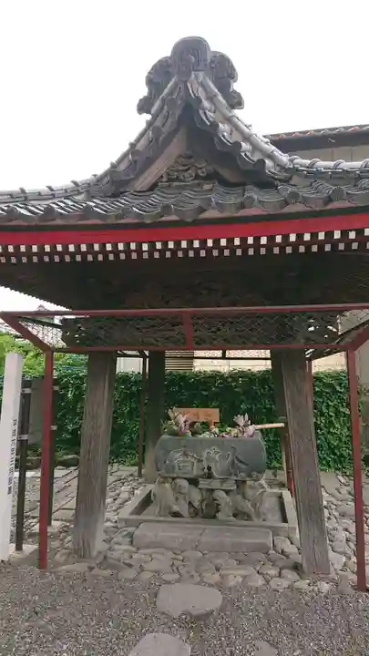 於菊稲荷神社の手水舎