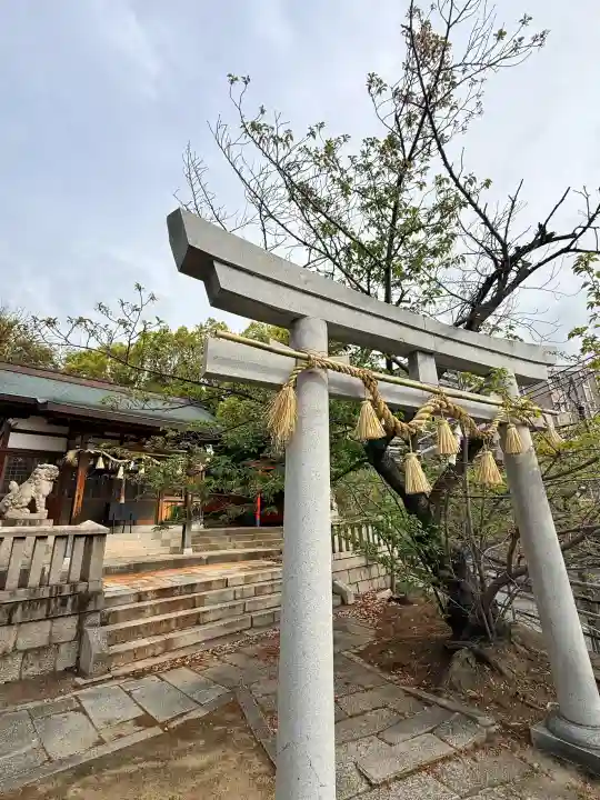 熊野神社の{uncategorized: "未分類", other: "その他", undefined: "問題あり", building: "その他建物", grave: "お墓", sacred_gate: "鳥居", guardian: "狛犬", statue: "像", buddha: "仏像", history: "歴史", nature: "自然", garden: "庭園", animal: "動物", pagoda: "塔", temizu: "手水舎", mountain_gate: "山門・神門", sanctuary: "本殿・本堂", subordinate: "末社・摂社", art: "芸術", scenery: "景色", jizo: "地蔵", ema: "絵馬", goshuin: "御朱印", omikuji: "おみくじ", items: "授与品その他", amulet: "お守り", goshuincho: "御朱印帳", eats: "食事", festival: "お祭り", votive_dance: "神楽", shichigosan: "七五三参", wedding: "結婚式", experience: "体験その他", initially: "初詣", around: "周辺", anti_infection: "感染症対策"}
