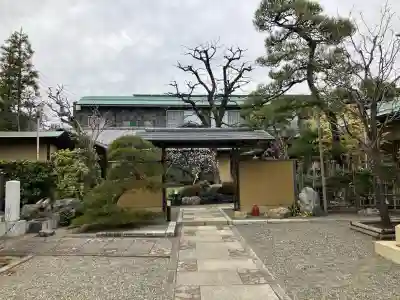 実相寺の{uncategorized: "未分類", other: "その他", undefined: "問題あり", building: "その他建物", grave: "お墓", sacred_gate: "鳥居", guardian: "狛犬", statue: "像", buddha: "仏像", history: "歴史", nature: "自然", garden: "庭園", animal: "動物", pagoda: "塔", temizu: "手水舎", mountain_gate: "山門・神門", sanctuary: "本殿・本堂", subordinate: "末社・摂社", art: "芸術", scenery: "景色", jizo: "地蔵", ema: "絵馬", goshuin: "御朱印", omikuji: "おみくじ", items: "授与品その他", amulet: "お守り", goshuincho: "御朱印帳", eats: "食事", festival: "お祭り", votive_dance: "神楽", shichigosan: "七五三参", wedding: "結婚式", experience: "体験その他", initially: "初詣", around: "周辺", anti_infection: "感染症対策"}
