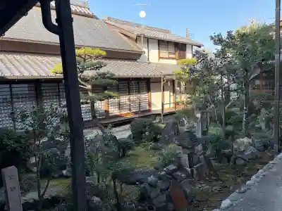 飛鳥寺の{uncategorized: "未分類", other: "その他", undefined: "問題あり", building: "その他建物", grave: "お墓", sacred_gate: "鳥居", guardian: "狛犬", statue: "像", buddha: "仏像", history: "歴史", nature: "自然", garden: "庭園", animal: "動物", pagoda: "塔", temizu: "手水舎", mountain_gate: "山門・神門", sanctuary: "本殿・本堂", subordinate: "末社・摂社", art: "芸術", scenery: "景色", jizo: "地蔵", ema: "絵馬", goshuin: "御朱印", omikuji: "おみくじ", items: "授与品その他", amulet: "お守り", goshuincho: "御朱印帳", eats: "食事", festival: "お祭り", votive_dance: "神楽", shichigosan: "七五三参", wedding: "結婚式", experience: "体験その他", initially: "初詣", around: "周辺", anti_infection: "感染症対策"}