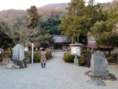 山梨岡神社の山門・神門