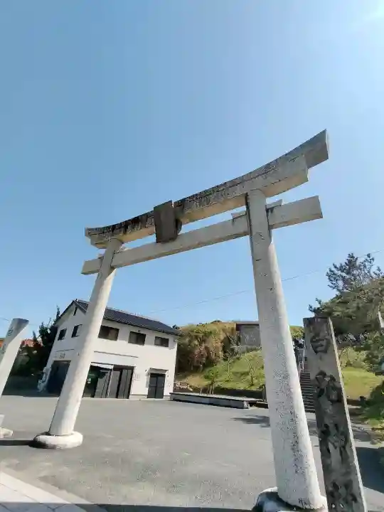白兎神社の{uncategorized: "未分類", other: "その他", undefined: "問題あり", building: "その他建物", grave: "お墓", sacred_gate: "鳥居", guardian: "狛犬", statue: "像", buddha: "仏像", history: "歴史", nature: "自然", garden: "庭園", animal: "動物", pagoda: "塔", temizu: "手水舎", mountain_gate: "山門・神門", sanctuary: "本殿・本堂", subordinate: "末社・摂社", art: "芸術", scenery: "景色", jizo: "地蔵", ema: "絵馬", goshuin: "御朱印", omikuji: "おみくじ", items: "授与品その他", amulet: "お守り", goshuincho: "御朱印帳", eats: "食事", festival: "お祭り", votive_dance: "神楽", shichigosan: "七五三参", wedding: "結婚式", experience: "体験その他", initially: "初詣", around: "周辺", anti_infection: "感染症対策"}