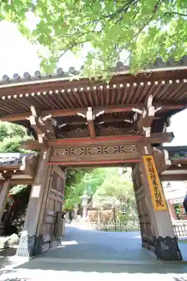 豊川稲荷東京別院の山門・神門
