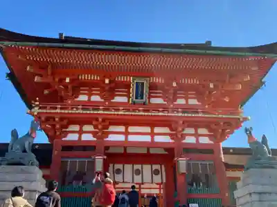 伏見稲荷大社の山門・神門