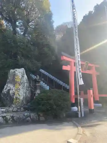 高良大社の{uncategorized: "未分類", other: "その他", undefined: "問題あり", building: "その他建物", grave: "お墓", sacred_gate: "鳥居", guardian: "狛犬", statue: "像", buddha: "仏像", history: "歴史", nature: "自然", garden: "庭園", animal: "動物", pagoda: "塔", temizu: "手水舎", mountain_gate: "山門・神門", sanctuary: "本殿・本堂", subordinate: "末社・摂社", art: "芸術", scenery: "景色", jizo: "地蔵", ema: "絵馬", goshuin: "御朱印", omikuji: "おみくじ", items: "授与品その他", amulet: "お守り", goshuincho: "御朱印帳", eats: "食事", festival: "お祭り", votive_dance: "神楽", shichigosan: "七五三参", wedding: "結婚式", experience: "体験その他", initially: "初詣", around: "周辺", anti_infection: "感染症対策"}