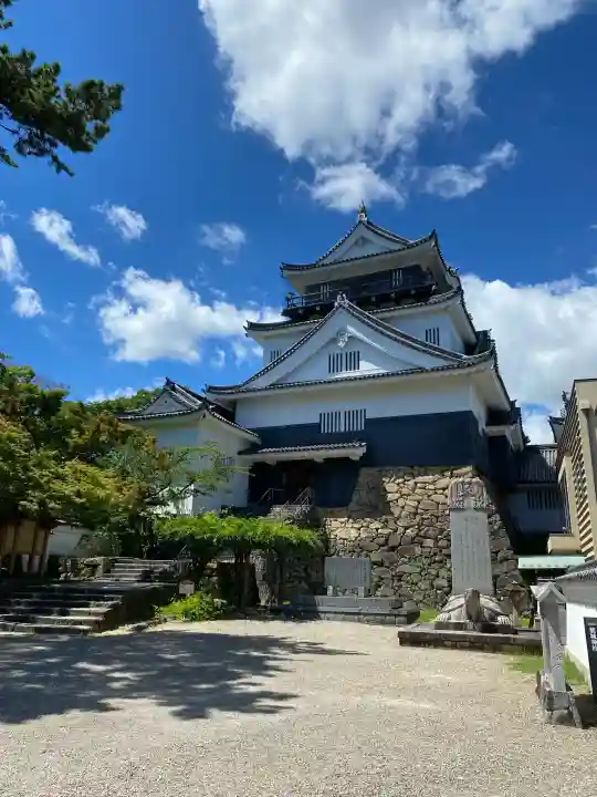 龍城神社の{uncategorized: "未分類", other: "その他", undefined: "問題あり", building: "その他建物", grave: "お墓", sacred_gate: "鳥居", guardian: "狛犬", statue: "像", buddha: "仏像", history: "歴史", nature: "自然", garden: "庭園", animal: "動物", pagoda: "塔", temizu: "手水舎", mountain_gate: "山門・神門", sanctuary: "本殿・本堂", subordinate: "末社・摂社", art: "芸術", scenery: "景色", jizo: "地蔵", ema: "絵馬", goshuin: "御朱印", omikuji: "おみくじ", items: "授与品その他", amulet: "お守り", goshuincho: "御朱印帳", eats: "食事", festival: "お祭り", votive_dance: "神楽", shichigosan: "七五三参", wedding: "結婚式", experience: "体験その他", initially: "初詣", around: "周辺", anti_infection: "感染症対策"}