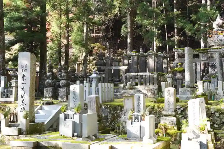 高野山金剛峯寺奥の院(和歌山県)