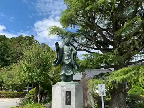 東身延藻原寺の像