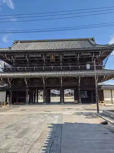 本山専修寺の山門・神門
