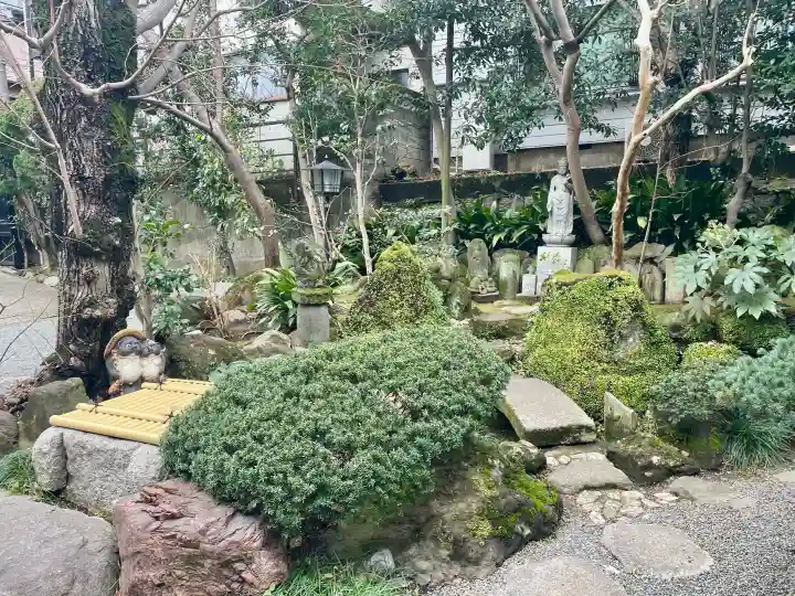 積徳寺の{uncategorized: "未分類", other: "その他", undefined: "問題あり", building: "その他建物", grave: "お墓", sacred_gate: "鳥居", guardian: "狛犬", statue: "像", buddha: "仏像", history: "歴史", nature: "自然", garden: "庭園", animal: "動物", pagoda: "塔", temizu: "手水舎", mountain_gate: "山門・神門", sanctuary: "本殿・本堂", subordinate: "末社・摂社", art: "芸術", scenery: "景色", jizo: "地蔵", ema: "絵馬", goshuin: "御朱印", omikuji: "おみくじ", items: "授与品その他", amulet: "お守り", goshuincho: "御朱印帳", eats: "食事", festival: "お祭り", votive_dance: "神楽", shichigosan: "七五三参", wedding: "結婚式", experience: "体験その他", initially: "初詣", around: "周辺", anti_infection: "感染症対策"}