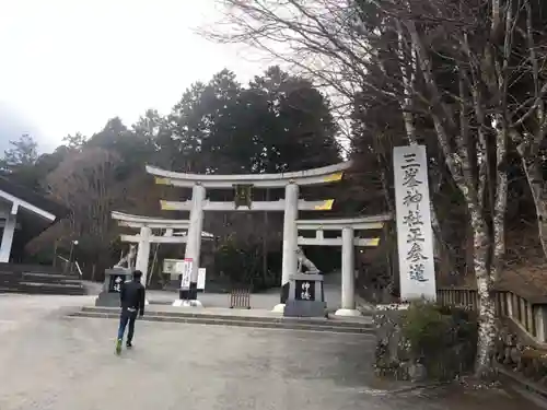 三峯神社の鳥居