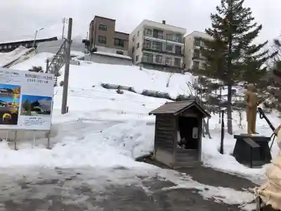 龍宮神社の{uncategorized: "未分類", other: "その他", undefined: "問題あり", building: "その他建物", grave: "お墓", sacred_gate: "鳥居", guardian: "狛犬", statue: "像", buddha: "仏像", history: "歴史", nature: "自然", garden: "庭園", animal: "動物", pagoda: "塔", temizu: "手水舎", mountain_gate: "山門・神門", sanctuary: "本殿・本堂", subordinate: "末社・摂社", art: "芸術", scenery: "景色", jizo: "地蔵", ema: "絵馬", goshuin: "御朱印", omikuji: "おみくじ", items: "授与品その他", amulet: "お守り", goshuincho: "御朱印帳", eats: "食事", festival: "お祭り", votive_dance: "神楽", shichigosan: "七五三参", wedding: "結婚式", experience: "体験その他", initially: "初詣", around: "周辺", anti_infection: "感染症対策"}