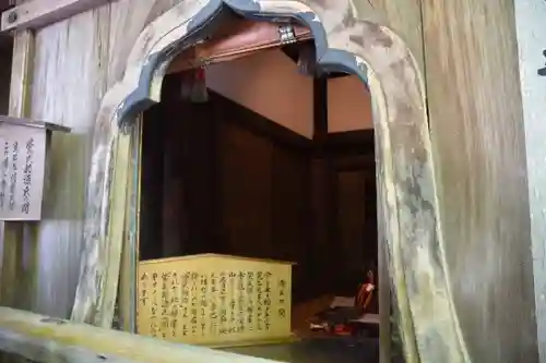 石山寺の本殿