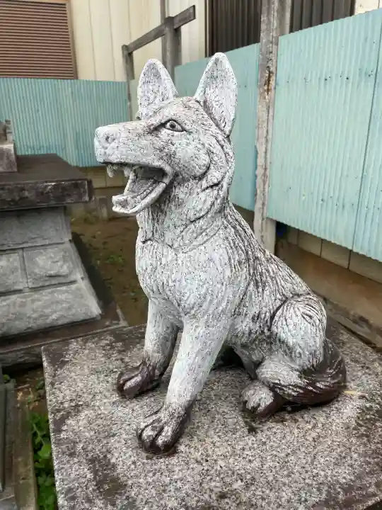 三峯神社の{uncategorized: "未分類", other: "その他", undefined: "問題あり", building: "その他建物", grave: "お墓", sacred_gate: "鳥居", guardian: "狛犬", statue: "像", buddha: "仏像", history: "歴史", nature: "自然", garden: "庭園", animal: "動物", pagoda: "塔", temizu: "手水舎", mountain_gate: "山門・神門", sanctuary: "本殿・本堂", subordinate: "末社・摂社", art: "芸術", scenery: "景色", jizo: "地蔵", ema: "絵馬", goshuin: "御朱印", omikuji: "おみくじ", items: "授与品その他", amulet: "お守り", goshuincho: "御朱印帳", eats: "食事", festival: "お祭り", votive_dance: "神楽", shichigosan: "七五三参", wedding: "結婚式", experience: "体験その他", initially: "初詣", around: "周辺", anti_infection: "感染症対策"}