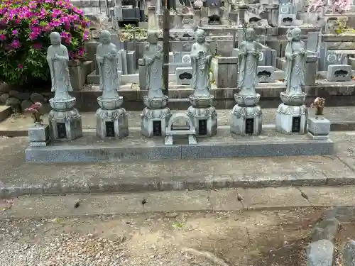 玉泉寺の{uncategorized: "未分類", other: "その他", undefined: "問題あり", building: "その他建物", grave: "お墓", sacred_gate: "鳥居", guardian: "狛犬", statue: "像", buddha: "仏像", history: "歴史", nature: "自然", garden: "庭園", animal: "動物", pagoda: "塔", temizu: "手水舎", mountain_gate: "山門・神門", sanctuary: "本殿・本堂", subordinate: "末社・摂社", art: "芸術", scenery: "景色", jizo: "地蔵", ema: "絵馬", goshuin: "御朱印", omikuji: "おみくじ", items: "授与品その他", amulet: "お守り", goshuincho: "御朱印帳", eats: "食事", festival: "お祭り", votive_dance: "神楽", shichigosan: "七五三参", wedding: "結婚式", experience: "体験その他", initially: "初詣", around: "周辺", anti_infection: "感染症対策"}