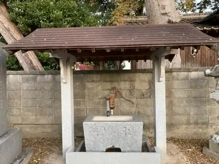 為世王神社の手水舎