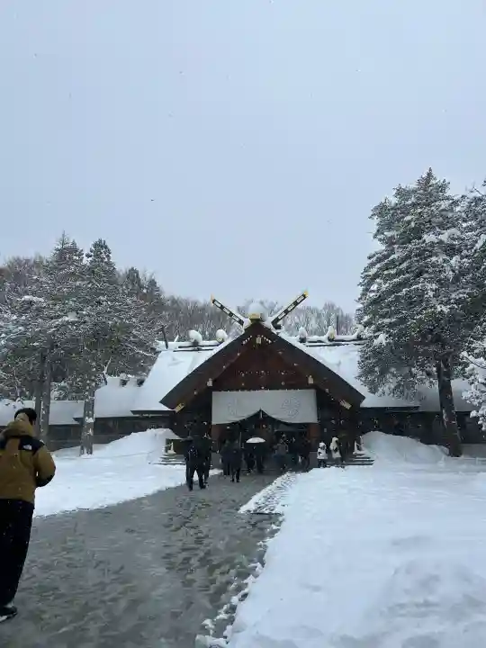 北海道神宮の{uncategorized: "未分類", other: "その他", undefined: "問題あり", building: "その他建物", grave: "お墓", sacred_gate: "鳥居", guardian: "狛犬", statue: "像", buddha: "仏像", history: "歴史", nature: "自然", garden: "庭園", animal: "動物", pagoda: "塔", temizu: "手水舎", mountain_gate: "山門・神門", sanctuary: "本殿・本堂", subordinate: "末社・摂社", art: "芸術", scenery: "景色", jizo: "地蔵", ema: "絵馬", goshuin: "御朱印", omikuji: "おみくじ", items: "授与品その他", amulet: "お守り", goshuincho: "御朱印帳", eats: "食事", festival: "お祭り", votive_dance: "神楽", shichigosan: "七五三参", wedding: "結婚式", experience: "体験その他", initially: "初詣", around: "周辺", anti_infection: "感染症対策"}