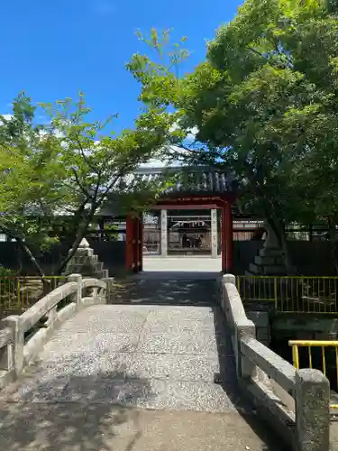 蟻通神社の山門