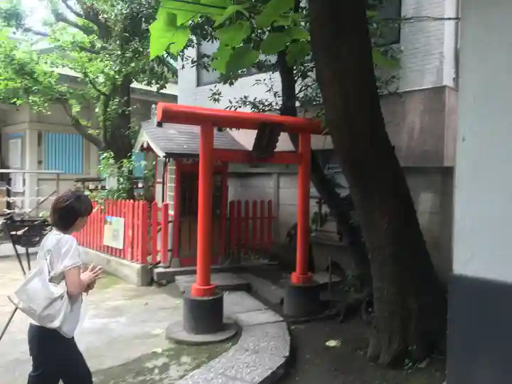 銀杏岡八幡神社の末社・摂社
