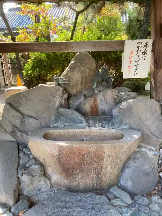 大津神社の手水舎