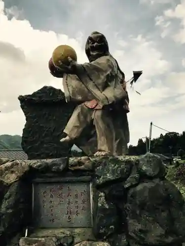 落立神社の像