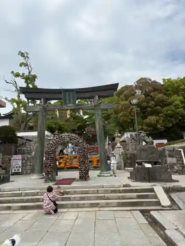 防府天満宮の{uncategorized: "未分類", other: "その他", undefined: "問題あり", building: "その他建物", grave: "お墓", sacred_gate: "鳥居", guardian: "狛犬", statue: "像", buddha: "仏像", history: "歴史", nature: "自然", garden: "庭園", animal: "動物", pagoda: "塔", temizu: "手水舎", mountain_gate: "山門・神門", sanctuary: "本殿・本堂", subordinate: "末社・摂社", art: "芸術", scenery: "景色", jizo: "地蔵", ema: "絵馬", goshuin: "御朱印", omikuji: "おみくじ", items: "授与品その他", amulet: "お守り", goshuincho: "御朱印帳", eats: "食事", festival: "お祭り", votive_dance: "神楽", shichigosan: "七五三参", wedding: "結婚式", experience: "体験その他", initially: "初詣", around: "周辺", anti_infection: "感染症対策"}
