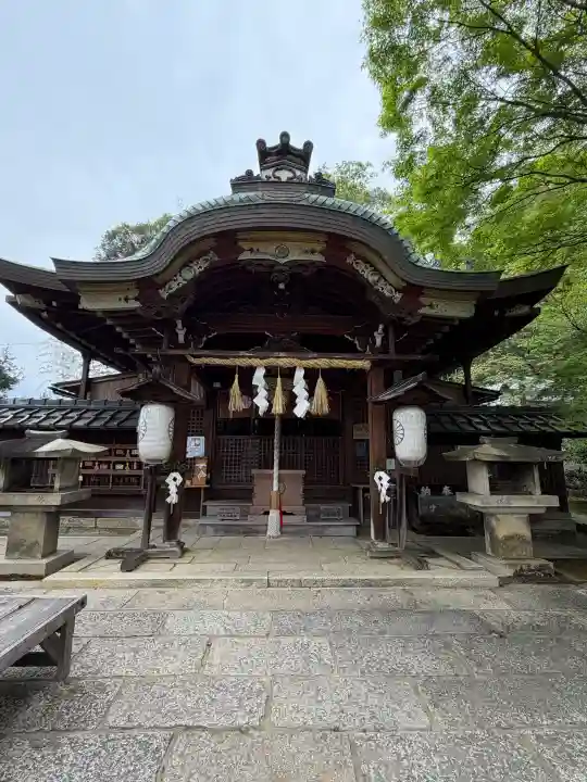 粟田神社の{uncategorized: "未分類", other: "その他", undefined: "問題あり", building: "その他建物", grave: "お墓", sacred_gate: "鳥居", guardian: "狛犬", statue: "像", buddha: "仏像", history: "歴史", nature: "自然", garden: "庭園", animal: "動物", pagoda: "塔", temizu: "手水舎", mountain_gate: "山門・神門", sanctuary: "本殿・本堂", subordinate: "末社・摂社", art: "芸術", scenery: "景色", jizo: "地蔵", ema: "絵馬", goshuin: "御朱印", omikuji: "おみくじ", items: "授与品その他", amulet: "お守り", goshuincho: "御朱印帳", eats: "食事", festival: "お祭り", votive_dance: "神楽", shichigosan: "七五三参", wedding: "結婚式", experience: "体験その他", initially: "初詣", around: "周辺", anti_infection: "感染症対策"}