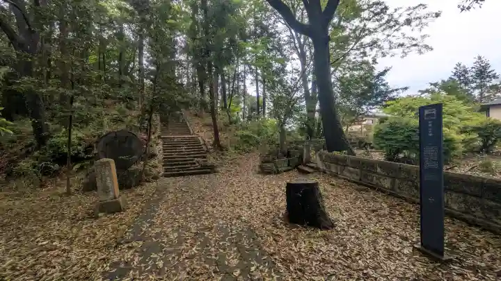 伏見稲荷神社の{uncategorized: "未分類", other: "その他", undefined: "問題あり", building: "その他建物", grave: "お墓", sacred_gate: "鳥居", guardian: "狛犬", statue: "像", buddha: "仏像", history: "歴史", nature: "自然", garden: "庭園", animal: "動物", pagoda: "塔", temizu: "手水舎", mountain_gate: "山門・神門", sanctuary: "本殿・本堂", subordinate: "末社・摂社", art: "芸術", scenery: "景色", jizo: "地蔵", ema: "絵馬", goshuin: "御朱印", omikuji: "おみくじ", items: "授与品その他", amulet: "お守り", goshuincho: "御朱印帳", eats: "食事", festival: "お祭り", votive_dance: "神楽", shichigosan: "七五三参", wedding: "結婚式", experience: "体験その他", initially: "初詣", around: "周辺", anti_infection: "感染症対策"}