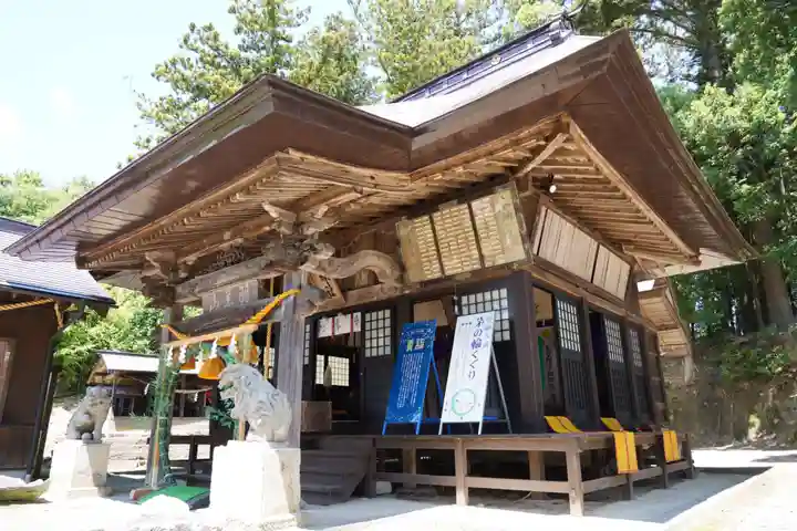 長屋神社の本殿・本堂