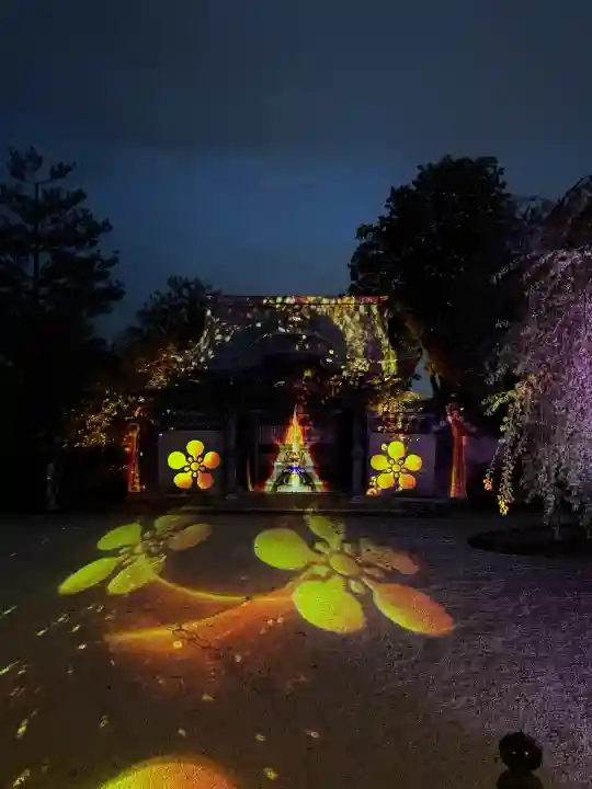 高台寺(高台寿聖禅寺・高臺寺)の{uncategorized: "未分類", other: "その他", undefined: "問題あり", building: "その他建物", grave: "お墓", sacred_gate: "鳥居", guardian: "狛犬", statue: "像", buddha: "仏像", history: "歴史", nature: "自然", garden: "庭園", animal: "動物", pagoda: "塔", temizu: "手水舎", mountain_gate: "山門・神門", sanctuary: "本殿・本堂", subordinate: "末社・摂社", art: "芸術", scenery: "景色", jizo: "地蔵", ema: "絵馬", goshuin: "御朱印", omikuji: "おみくじ", items: "授与品その他", amulet: "お守り", goshuincho: "御朱印帳", eats: "食事", festival: "お祭り", votive_dance: "神楽", shichigosan: "七五三参", wedding: "結婚式", experience: "体験その他", initially: "初詣", around: "周辺", anti_infection: "感染症対策"}