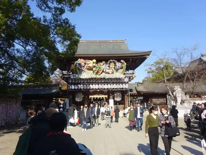 寒川神社の山門・神門