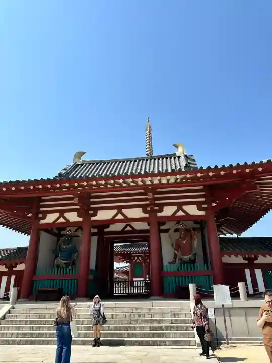四天王寺の{uncategorized: "未分類", other: "その他", undefined: "問題あり", building: "その他建物", grave: "お墓", sacred_gate: "鳥居", guardian: "狛犬", statue: "像", buddha: "仏像", history: "歴史", nature: "自然", garden: "庭園", animal: "動物", pagoda: "塔", temizu: "手水舎", mountain_gate: "山門・神門", sanctuary: "本殿・本堂", subordinate: "末社・摂社", art: "芸術", scenery: "景色", jizo: "地蔵", ema: "絵馬", goshuin: "御朱印", omikuji: "おみくじ", items: "授与品その他", amulet: "お守り", goshuincho: "御朱印帳", eats: "食事", festival: "お祭り", votive_dance: "神楽", shichigosan: "七五三参", wedding: "結婚式", experience: "体験その他", initially: "初詣", around: "周辺", anti_infection: "感染症対策"}