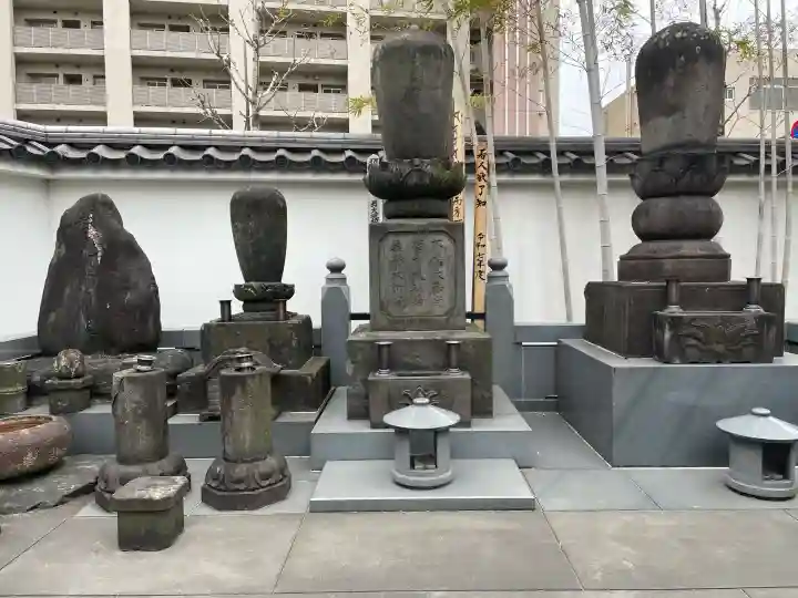 源長寺の{uncategorized: "未分類", other: "その他", undefined: "問題あり", building: "その他建物", grave: "お墓", sacred_gate: "鳥居", guardian: "狛犬", statue: "像", buddha: "仏像", history: "歴史", nature: "自然", garden: "庭園", animal: "動物", pagoda: "塔", temizu: "手水舎", mountain_gate: "山門・神門", sanctuary: "本殿・本堂", subordinate: "末社・摂社", art: "芸術", scenery: "景色", jizo: "地蔵", ema: "絵馬", goshuin: "御朱印", omikuji: "おみくじ", items: "授与品その他", amulet: "お守り", goshuincho: "御朱印帳", eats: "食事", festival: "お祭り", votive_dance: "神楽", shichigosan: "七五三参", wedding: "結婚式", experience: "体験その他", initially: "初詣", around: "周辺", anti_infection: "感染症対策"}