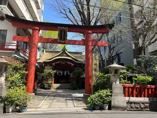 三崎稲荷神社の鳥居