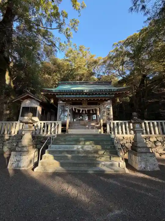 長島神社の{uncategorized: "未分類", other: "その他", undefined: "問題あり", building: "その他建物", grave: "お墓", sacred_gate: "鳥居", guardian: "狛犬", statue: "像", buddha: "仏像", history: "歴史", nature: "自然", garden: "庭園", animal: "動物", pagoda: "塔", temizu: "手水舎", mountain_gate: "山門・神門", sanctuary: "本殿・本堂", subordinate: "末社・摂社", art: "芸術", scenery: "景色", jizo: "地蔵", ema: "絵馬", goshuin: "御朱印", omikuji: "おみくじ", items: "授与品その他", amulet: "お守り", goshuincho: "御朱印帳", eats: "食事", festival: "お祭り", votive_dance: "神楽", shichigosan: "七五三参", wedding: "結婚式", experience: "体験その他", initially: "初詣", around: "周辺", anti_infection: "感染症対策"}