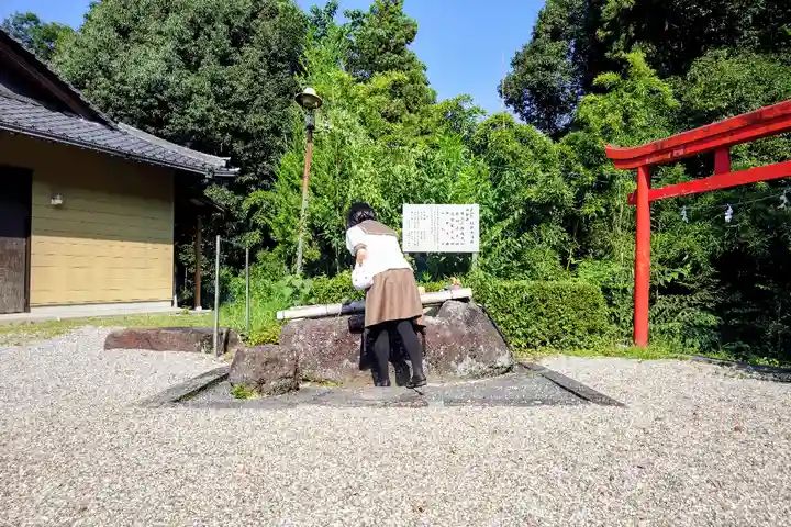 曽野稲荷神社の手水舎