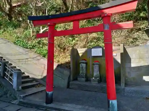 新宿稲荷神社の鳥居