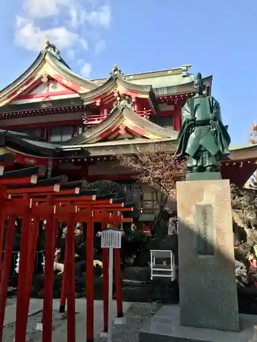 京濱伏見稲荷神社の像