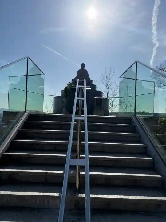 八栗寺の{uncategorized: "未分類", other: "その他", undefined: "問題あり", building: "その他建物", grave: "お墓", sacred_gate: "鳥居", guardian: "狛犬", statue: "像", buddha: "仏像", history: "歴史", nature: "自然", garden: "庭園", animal: "動物", pagoda: "塔", temizu: "手水舎", mountain_gate: "山門・神門", sanctuary: "本殿・本堂", subordinate: "末社・摂社", art: "芸術", scenery: "景色", jizo: "地蔵", ema: "絵馬", goshuin: "御朱印", omikuji: "おみくじ", items: "授与品その他", amulet: "お守り", goshuincho: "御朱印帳", eats: "食事", festival: "お祭り", votive_dance: "神楽", shichigosan: "七五三参", wedding: "結婚式", experience: "体験その他", initially: "初詣", around: "周辺", anti_infection: "感染症対策"}