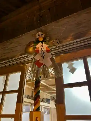 三好八幡神社の{uncategorized: "未分類", other: "その他", undefined: "問題あり", building: "その他建物", grave: "お墓", sacred_gate: "鳥居", guardian: "狛犬", statue: "像", buddha: "仏像", history: "歴史", nature: "自然", garden: "庭園", animal: "動物", pagoda: "塔", temizu: "手水舎", mountain_gate: "山門・神門", sanctuary: "本殿・本堂", subordinate: "末社・摂社", art: "芸術", scenery: "景色", jizo: "地蔵", ema: "絵馬", goshuin: "御朱印", omikuji: "おみくじ", items: "授与品その他", amulet: "お守り", goshuincho: "御朱印帳", eats: "食事", festival: "お祭り", votive_dance: "神楽", shichigosan: "七五三参", wedding: "結婚式", experience: "体験その他", initially: "初詣", around: "周辺", anti_infection: "感染症対策"}