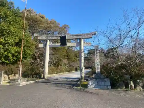 名和神社の{uncategorized: "未分類", other: "その他", undefined: "問題あり", building: "その他建物", grave: "お墓", sacred_gate: "鳥居", guardian: "狛犬", statue: "像", buddha: "仏像", history: "歴史", nature: "自然", garden: "庭園", animal: "動物", pagoda: "塔", temizu: "手水舎", mountain_gate: "山門・神門", sanctuary: "本殿・本堂", subordinate: "末社・摂社", art: "芸術", scenery: "景色", jizo: "地蔵", ema: "絵馬", goshuin: "御朱印", omikuji: "おみくじ", items: "授与品その他", amulet: "お守り", goshuincho: "御朱印帳", eats: "食事", festival: "お祭り", votive_dance: "神楽", shichigosan: "七五三参", wedding: "結婚式", experience: "体験その他", initially: "初詣", around: "周辺", anti_infection: "感染症対策"}