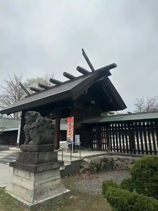 札幌護國神社の{uncategorized: "未分類", other: "その他", undefined: "問題あり", building: "その他建物", grave: "お墓", sacred_gate: "鳥居", guardian: "狛犬", statue: "像", buddha: "仏像", history: "歴史", nature: "自然", garden: "庭園", animal: "動物", pagoda: "塔", temizu: "手水舎", mountain_gate: "山門・神門", sanctuary: "本殿・本堂", subordinate: "末社・摂社", art: "芸術", scenery: "景色", jizo: "地蔵", ema: "絵馬", goshuin: "御朱印", omikuji: "おみくじ", items: "授与品その他", amulet: "お守り", goshuincho: "御朱印帳", eats: "食事", festival: "お祭り", votive_dance: "神楽", shichigosan: "七五三参", wedding: "結婚式", experience: "体験その他", initially: "初詣", around: "周辺", anti_infection: "感染症対策"}