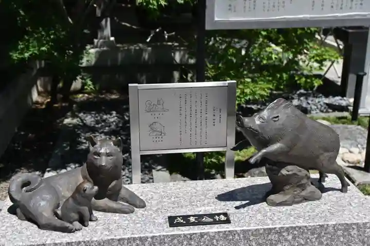 行田八幡神社の{uncategorized: "未分類", other: "その他", undefined: "問題あり", building: "その他建物", grave: "お墓", sacred_gate: "鳥居", guardian: "狛犬", statue: "像", buddha: "仏像", history: "歴史", nature: "自然", garden: "庭園", animal: "動物", pagoda: "塔", temizu: "手水舎", mountain_gate: "山門・神門", sanctuary: "本殿・本堂", subordinate: "末社・摂社", art: "芸術", scenery: "景色", jizo: "地蔵", ema: "絵馬", goshuin: "御朱印", omikuji: "おみくじ", items: "授与品その他", amulet: "お守り", goshuincho: "御朱印帳", eats: "食事", festival: "お祭り", votive_dance: "神楽", shichigosan: "七五三参", wedding: "結婚式", experience: "体験その他", initially: "初詣", around: "周辺", anti_infection: "感染症対策"}