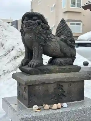 札幌諏訪神社の{uncategorized: "未分類", other: "その他", undefined: "問題あり", building: "その他建物", grave: "お墓", sacred_gate: "鳥居", guardian: "狛犬", statue: "像", buddha: "仏像", history: "歴史", nature: "自然", garden: "庭園", animal: "動物", pagoda: "塔", temizu: "手水舎", mountain_gate: "山門・神門", sanctuary: "本殿・本堂", subordinate: "末社・摂社", art: "芸術", scenery: "景色", jizo: "地蔵", ema: "絵馬", goshuin: "御朱印", omikuji: "おみくじ", items: "授与品その他", amulet: "お守り", goshuincho: "御朱印帳", eats: "食事", festival: "お祭り", votive_dance: "神楽", shichigosan: "七五三参", wedding: "結婚式", experience: "体験その他", initially: "初詣", around: "周辺", anti_infection: "感染症対策"}