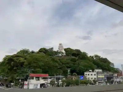大船観音寺の{uncategorized: "未分類", other: "その他", undefined: "問題あり", building: "その他建物", grave: "お墓", sacred_gate: "鳥居", guardian: "狛犬", statue: "像", buddha: "仏像", history: "歴史", nature: "自然", garden: "庭園", animal: "動物", pagoda: "塔", temizu: "手水舎", mountain_gate: "山門・神門", sanctuary: "本殿・本堂", subordinate: "末社・摂社", art: "芸術", scenery: "景色", jizo: "地蔵", ema: "絵馬", goshuin: "御朱印", omikuji: "おみくじ", items: "授与品その他", amulet: "お守り", goshuincho: "御朱印帳", eats: "食事", festival: "お祭り", votive_dance: "神楽", shichigosan: "七五三参", wedding: "結婚式", experience: "体験その他", initially: "初詣", around: "周辺", anti_infection: "感染症対策"}