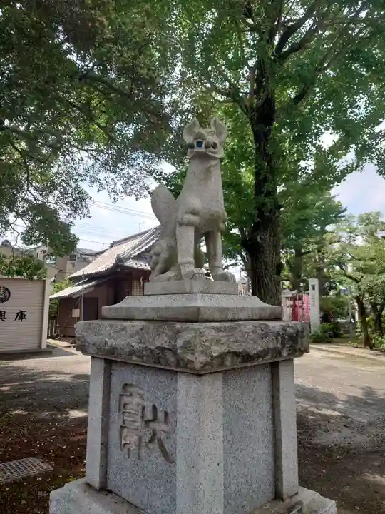半田稲荷神社の狛犬