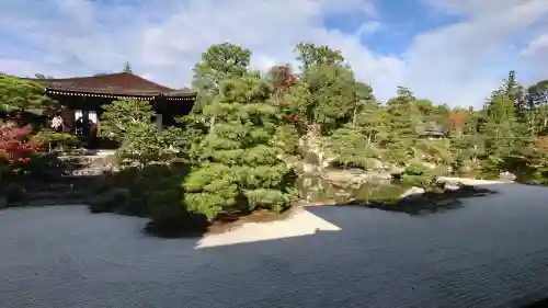 仁和寺の{uncategorized: "未分類", other: "その他", undefined: "問題あり", building: "その他建物", grave: "お墓", sacred_gate: "鳥居", guardian: "狛犬", statue: "像", buddha: "仏像", history: "歴史", nature: "自然", garden: "庭園", animal: "動物", pagoda: "塔", temizu: "手水舎", mountain_gate: "山門・神門", sanctuary: "本殿・本堂", subordinate: "末社・摂社", art: "芸術", scenery: "景色", jizo: "地蔵", ema: "絵馬", goshuin: "御朱印", omikuji: "おみくじ", items: "授与品その他", amulet: "お守り", goshuincho: "御朱印帳", eats: "食事", festival: "お祭り", votive_dance: "神楽", shichigosan: "七五三参", wedding: "結婚式", experience: "体験その他", initially: "初詣", around: "周辺", anti_infection: "感染症対策"}