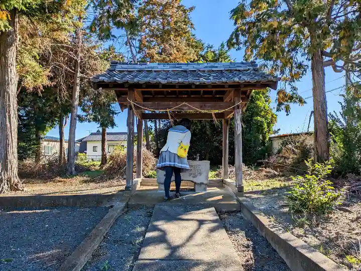 素盞嗚神社(麻生田町宮東)の手水舎